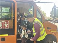 暖心守護 快樂同行——雨花區(qū)水韻幼兒園校車服務獲家長贈旗點贊