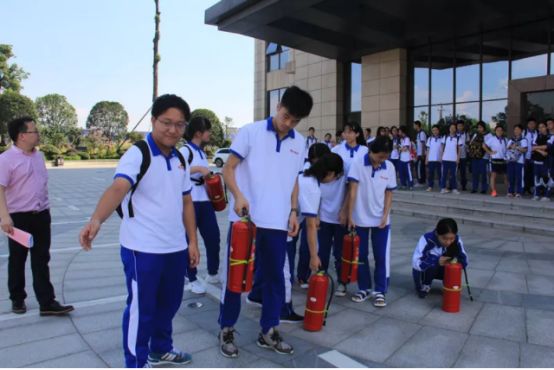 湖南望城縣雷鋒汽車運(yùn)輸有限公司,長沙城市交通,校車運(yùn)營,安保服務(wù),新能源科技