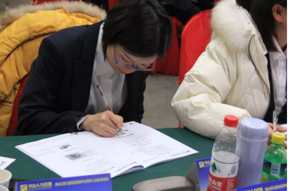 湖南望城縣雷鋒汽車運(yùn)輸有限公司,長(zhǎng)沙城市交通,校車運(yùn)營(yíng),安保服務(wù),新能源科技 湖南望城縣雷鋒汽車運(yùn)輸有限公司,長(zhǎng)沙城市交通,校車運(yùn)營(yíng),安保服務(wù),新能源科技