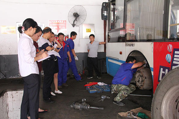 湖南望城縣雷鋒汽車運(yùn)輸有限公司,長沙城市交通,校車運(yùn)營,安保服務(wù),新能源科技 湖南望城縣雷鋒汽車運(yùn)輸有限公司,長沙城市交通,校車運(yùn)營,安保服務(wù),新能源科技