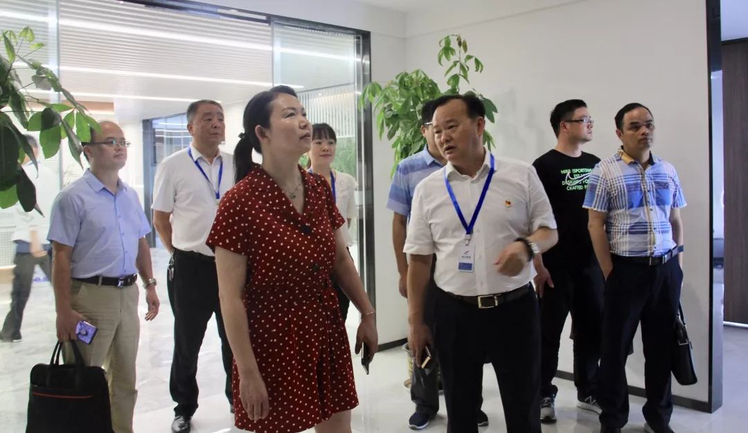 湖南望城縣雷鋒汽車運輸有限公司,長沙城市交通,校車運營,安保服務(wù),新能源科技