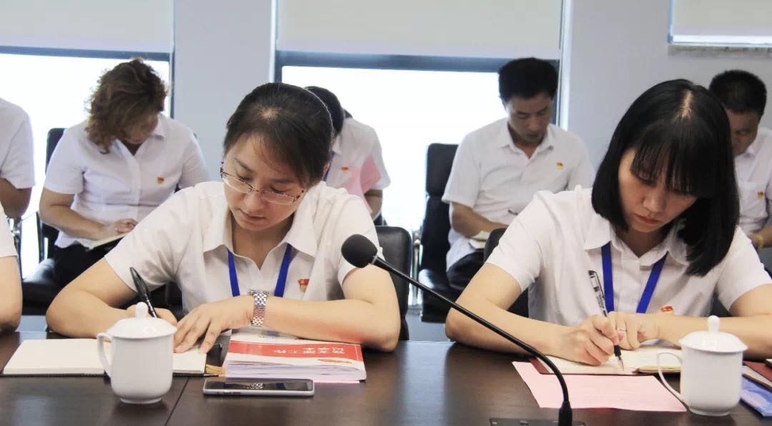 湖南望城縣雷鋒汽車運(yùn)輸有限公司,長沙城市交通,校車運(yùn)營,安保服務(wù),新能源科技