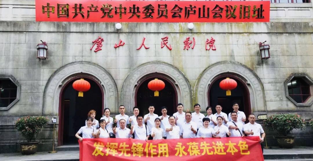 湖南望城縣雷鋒汽車運(yùn)輸有限公司,長沙城市交通,校車運(yùn)營,安保服務(wù),新能源科技