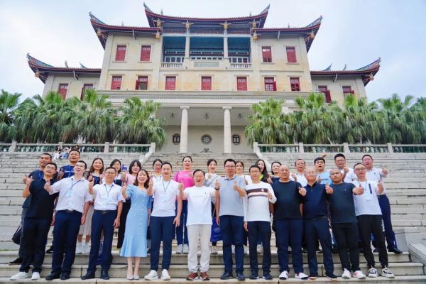 湖南駿達(dá)集團(tuán)有限公司,長沙城市交通,校車運(yùn)營,安保服務(wù),新能源科技