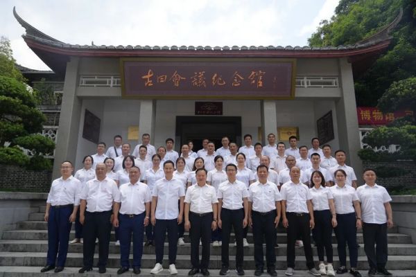 湖南駿達集團有限公司,長沙城市交通,校車運營,安保服務(wù),新能源科技