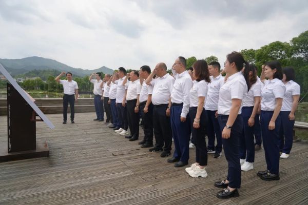 湖南駿達集團有限公司,長沙城市交通,校車運營,安保服務(wù),新能源科技