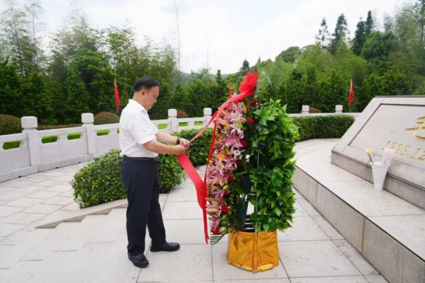 湖南駿達集團有限公司,長沙城市交通,校車運營,安保服務(wù),新能源科技