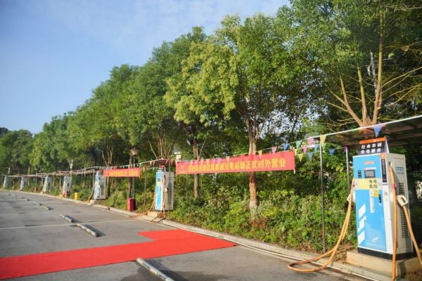 湖南駿達集團有限公司,長沙城市交通,校車運營,安保服務(wù),新能源科技