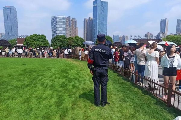 湖南駿達(dá)集團(tuán)有限公司,長(zhǎng)沙城市交通,校車運(yùn)營(yíng),安保服務(wù),新能源科技