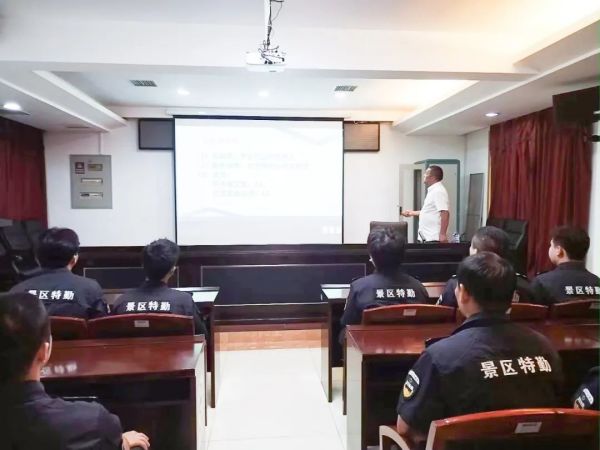 湖南駿達集團有限公司,長沙城市交通,校車運營,安保服務(wù),新能源科技