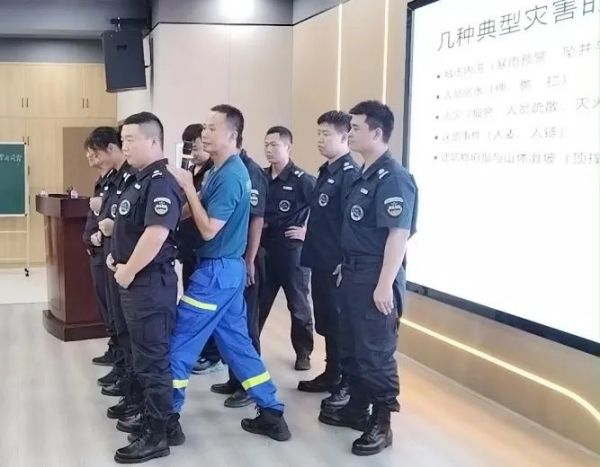 湖南駿達集團有限公司,長沙城市交通,校車運營,安保服務(wù),新能源科技