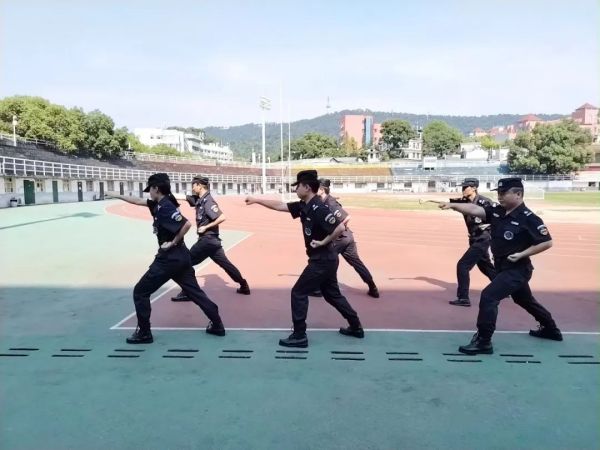 湖南駿達集團有限公司,長沙城市交通,校車運營,安保服務(wù),新能源科技