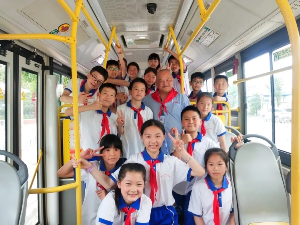 湖南駿達(dá)集團(tuán)有限公司,長沙城市交通,校車運營,安保服務(wù),新能源科技 湖南駿達(dá)集團(tuán)有限公司,長沙城市交通,校車運營,安保服務(wù),新能源科技