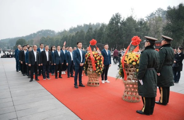 湖南駿達(dá)集團(tuán)有限公司,長(zhǎng)沙城市交通,校車(chē)運(yùn)營(yíng),安保服務(wù),新能源科技