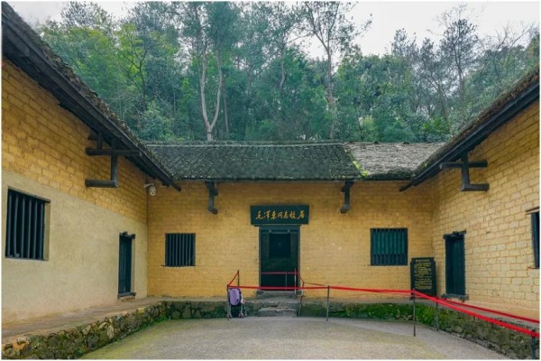 湖南駿達(dá)集團(tuán)有限公司,長(zhǎng)沙城市交通,校車(chē)運(yùn)營(yíng),安保服務(wù),新能源科技