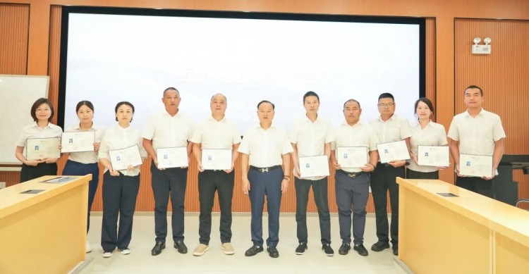 湖南駿達(dá)集團(tuán)有限公司,長(zhǎng)沙城市交通,校車(chē)運(yùn)營(yíng),安保服務(wù),新能源科技